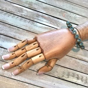 NWOT Sorrelli Riveting Romnce Cuff in Antique Gold-tone/Gray Crystals